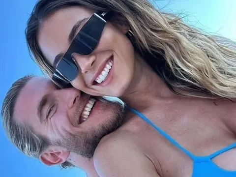 Vợ Karius mang thai lần 2