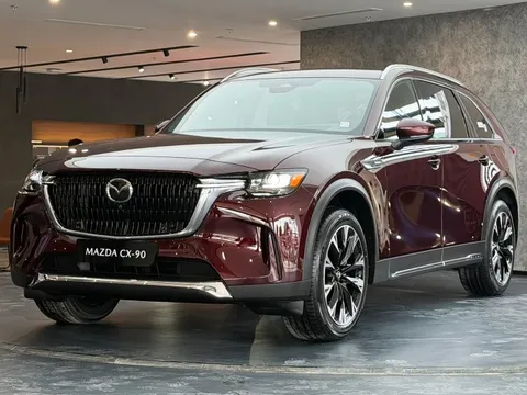 Cận cảnh Mazda CX-90, SUV PHEV lớn nhất của Mazda vừa đến Việt Nam