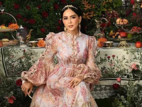 Tủ đồ hàng hiệu của vợ tỷ phú Jonathan Hạnh Nguyễn