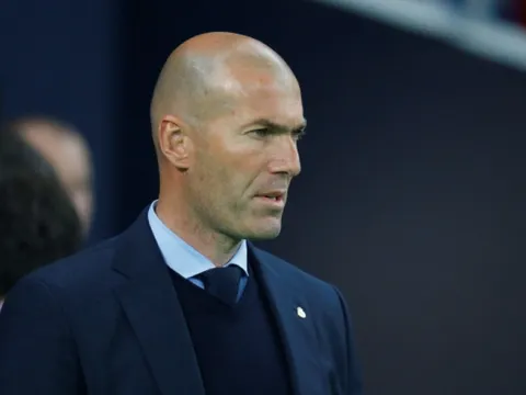 Zidane bất ngờ xuất hiện tại Bernabeu
