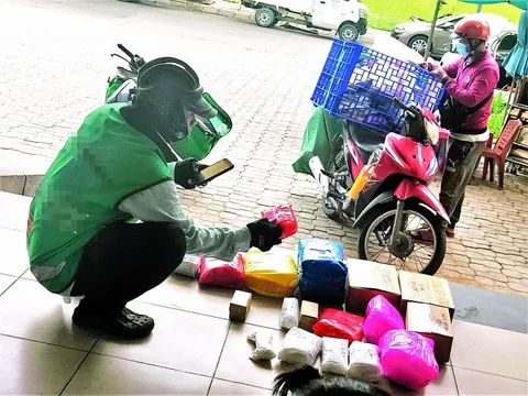 Chuyển khoản 145k cho shipper, người đàn ông nhận thông báo kích hoạt bảo hiểm tự động, tài khoản bị trừ 3,5 triệu/tháng