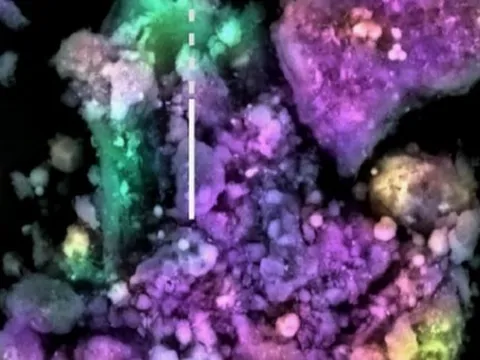 Phát hiện thứ giống kẹo cao su ở thế giới ngoài Trái Đất