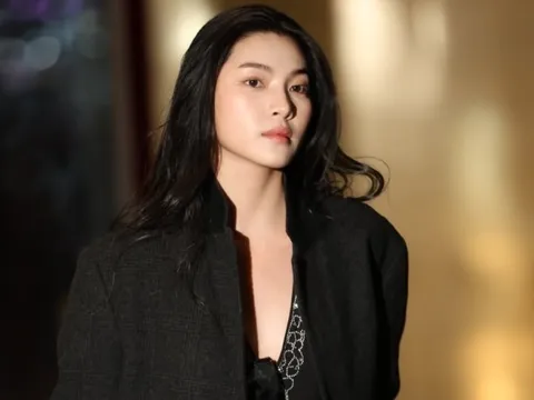 TikToker TP.HCM thuê người ra sân bay 'chụp lén' như sao hạng A