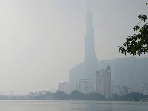 Sáng nay TP.HCM mù mịt có phải do ô nhiễm?