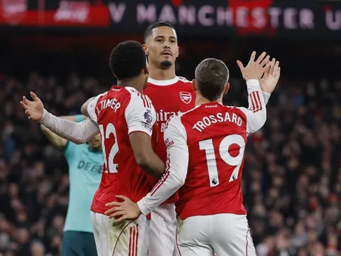 Trận đấu điên rồ của Arsenal