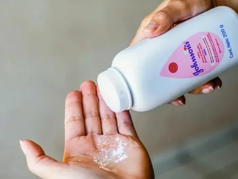 Hãng Johnson & Johnson bị buộc bồi thường 40 triệu USD trong vụ kiện phấn rôm gây ung thư