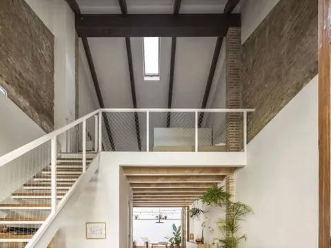 Nhà ống mở rộng công năng lên 100m2 nhờ gác lửng