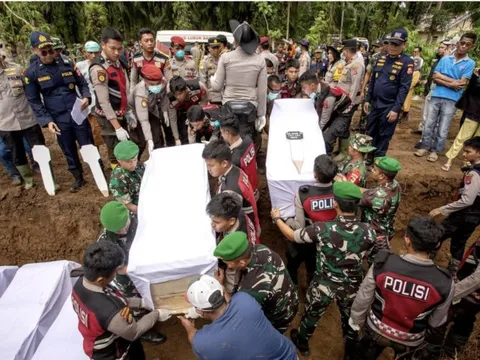 1.003 người thiệt mạng, 5.400 người bị thương, 1,2 triệu người rời bỏ nhà cửa:  Indonesia hoang tàn sau đại thảm họa