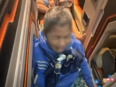 Thực hư chuyện bà lão khóc nức nở trên xe khách vì bị con gái bỏ rơi