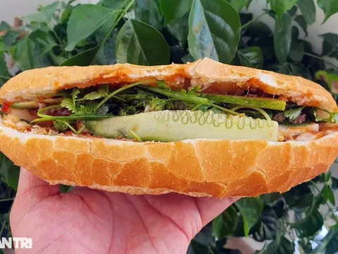 Hàng chục người ngộ độc nghi do ăn bánh mì