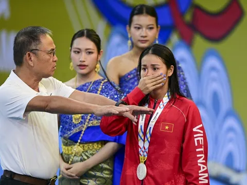 Khoảnh khắc Mỹ Tiên khóc ngay khi nhận huy chương