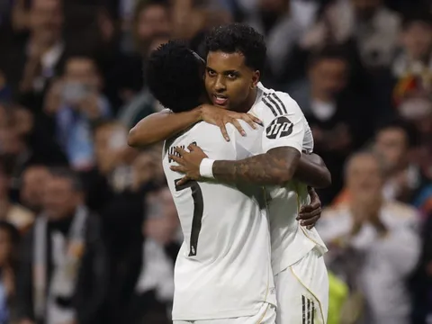 Rodrygo giải cứu Real Madrid trong đêm nhọc nhằn của Alonso