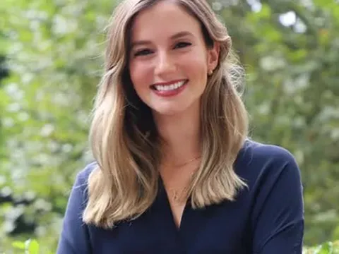 Đây là cô gái vừa vượt mặt Taylor Swift