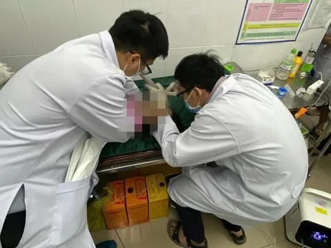 Bé gái 3 tuổi tử vong sau bữa ăn tại nhà trẻ: 70 phút cấp cứu bất thành