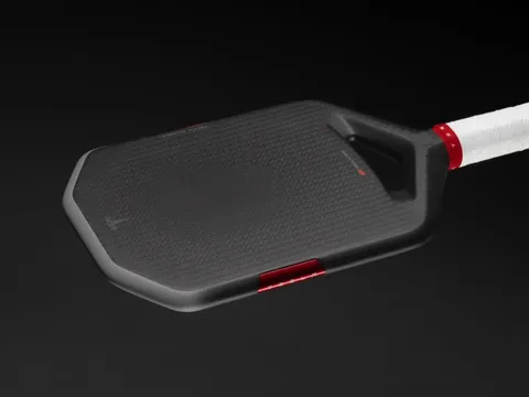 Vợt pickleball của Tesla gây tranh cãi