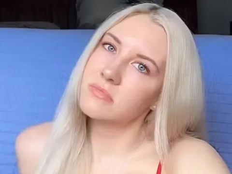 Bị miệt thị vì 35 tuổi vẫn còn trinh trắng