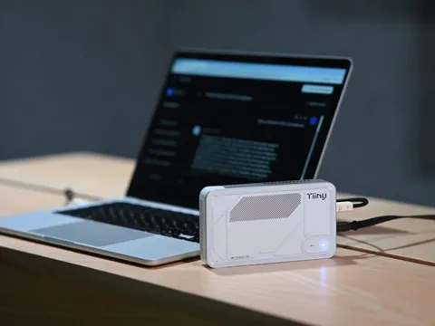 Máy tính AI nhỏ bằng cục sạc dự phòng
