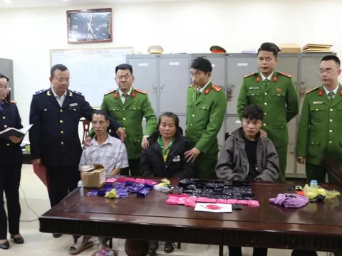 Bắt và khám xét khẩn cấp Sầm Thị Hiền