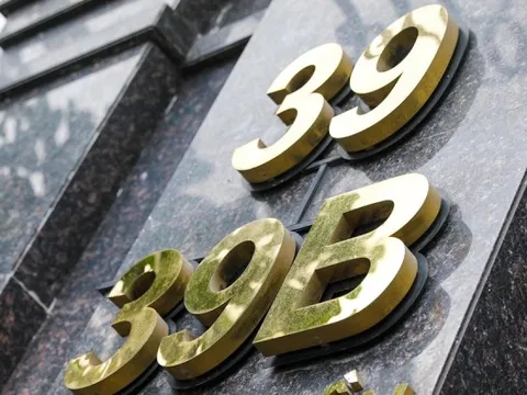 Hé lộ hai vali tiền và những cuộc ‘đi đêm’ thâu tóm đất vàng Bến Vân Đồn