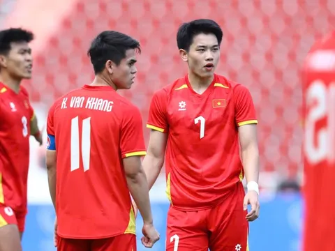 Cú hat-trick giải thưởng của Đình Bắc