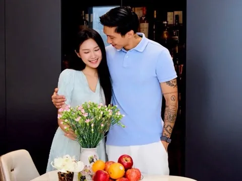 Đoàn Văn Hậu mời hội bạn cầu thủ đến biệt thự ăn sinh nhật vợ