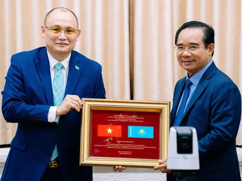 Kazakhstan sắp mở Tổng lãnh sự quán, đường bay thẳng đến TP.HCM