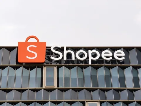 Shopee tiếp tục tăng phí