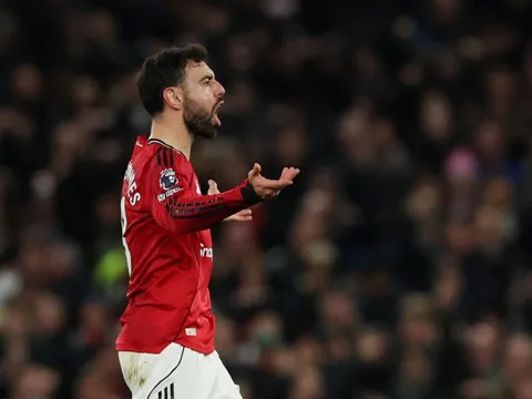 Phút giận dữ của Bruno Fernandes