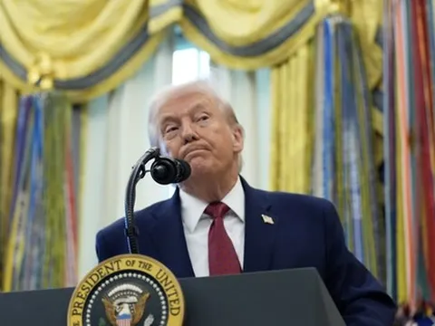 Ông Donald Trump ra sắc lệnh mới về cấm nhập cảnh