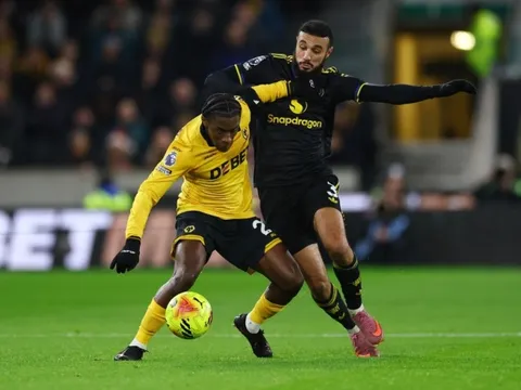 MU bức xúc vì Morocco giữ Mazraoui