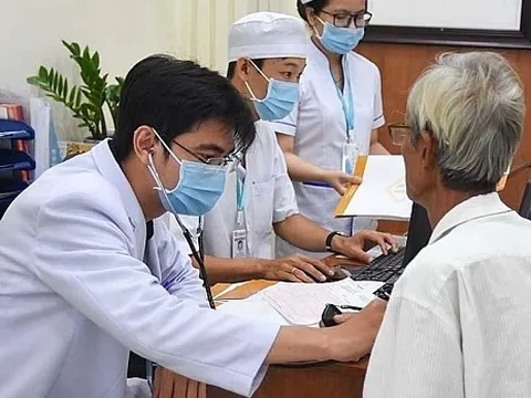 Người cao tuổi đón tin vui về Bảo hiểm y tế