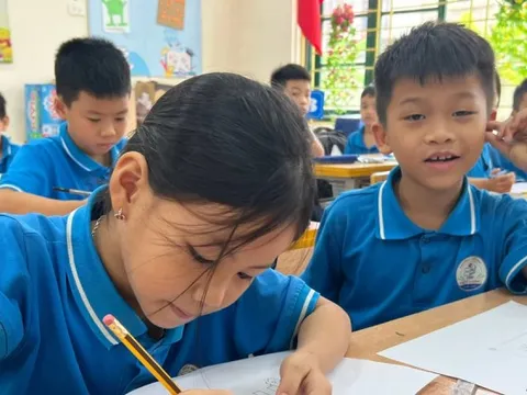 Miễn học phí nhưng trường ‘đẻ’ nhiều khoản thu tiền triệu mỗi tháng