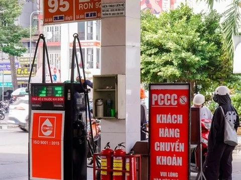 Nhiều cây xăng tại TPHCM đồng loạt nhận chuyển khoản