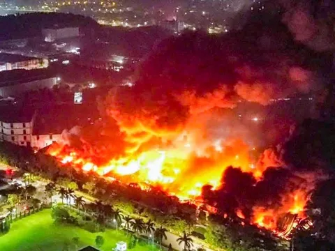 Cháy lớn ở khu công nghiệp tại Bắc Ninh, cột khói cao hàng chục mét