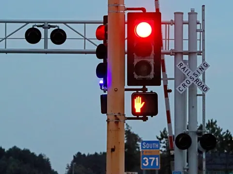 Tại sao đèn giao thông tại Mỹ có thêm đèn xanh dương?