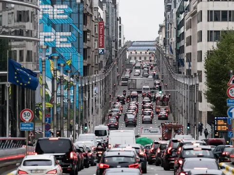 Chính thức: châu Âu bỏ lệnh cấm xe xăng từ năm 2035