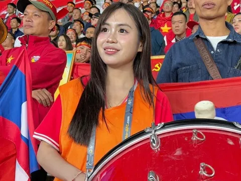 Hot girl Lào bị 'tấn công' vì vụ trọng tài từ chối bàn thắng Việt Nam