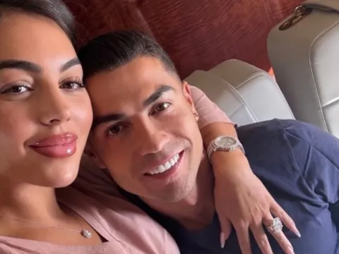 Tiết lộ về màn cầu hôn đắt đỏ của Ronaldo