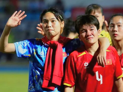 Tuyển bóng đá nữ Việt Nam gạt nước mắt và mạnh mẽ bước tiếp