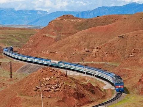 Trung Quốc bơm vốn cho dự án đường sắt gần 5 tỷ USD nối với 2 nước châu Á: Hơn 10.000 máy móc, công nhân xây 50 cây cầu, 29 đường hầm, dự kiến hoàn thành chỉ trong 4 năm