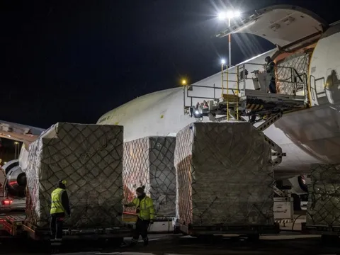 Châu Âu hứng cơn lũ 'hàng thừa'