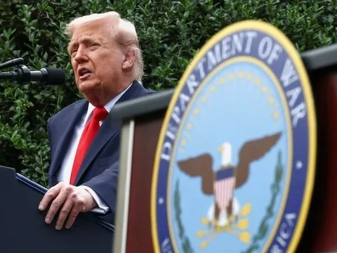 Tổng thống Mỹ ký gói chi tiêu gần 1 nghìn tỷ USD cho quốc phòng