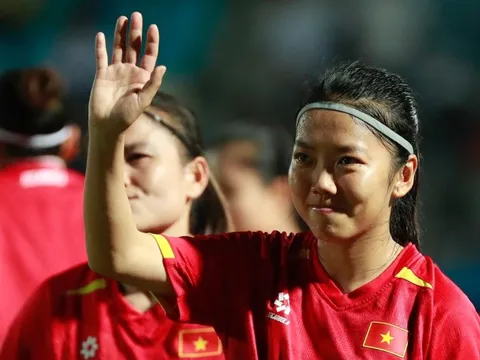 Huỳnh Như tri ân HLV Mai Đức Chung 'vì những điều ngọt ngào nhất'