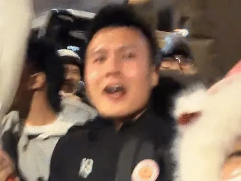 Quang Hải 'đi bão' ăn mừng chiến thắng của U22 Việt Nam