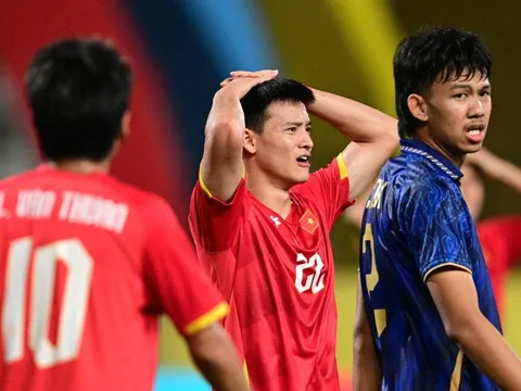 Khẩu hình miệng của Thanh Nhàn gây chú ý