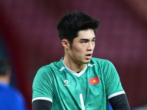 Khoảnh khắc hài hước của thủ môn Trung Kiên sau chung kết