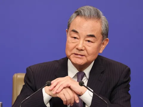 Trung Quốc nói Thái Lan, Campuchia sẵn sàng ngừng bắn sau điện đàm với ông Vương Nghị