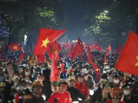 Đêm không ngủ của người hâm mộ bóng đá Việt Nam