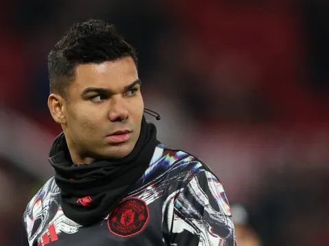 MU mất nửa đội hình đấu Aston Villa