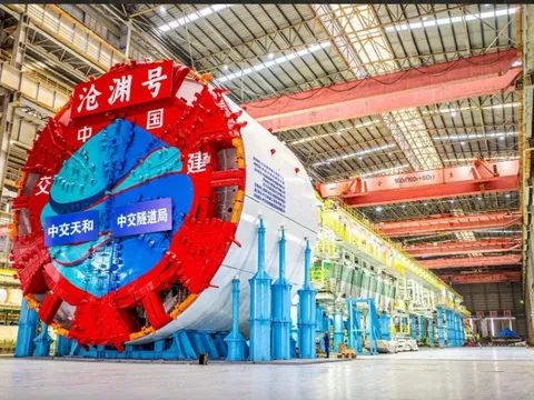 Chiêm ngưỡng "quái vật đào đất" có đường kính lớn nhất thế giới đạt "cột mốc 10.000m"